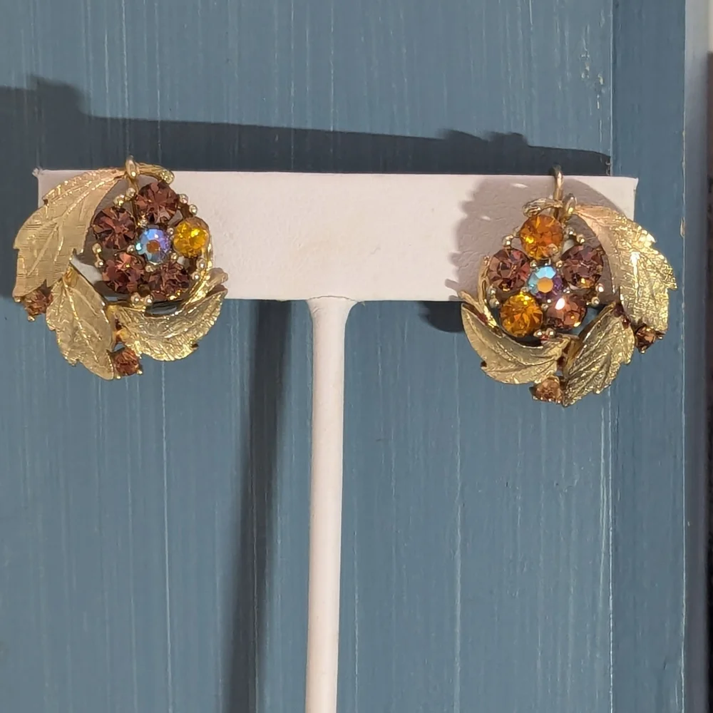 Lisner Earrings Gold tone leaf rhinestone colorful clasp Aurora Borealis Vintage